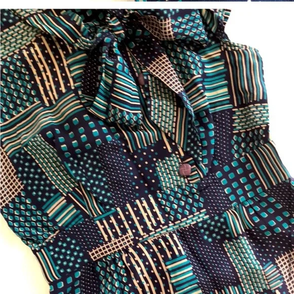 Silk Odille blouse, runs small- fits like a 0/xs. - Picture 7 of 8